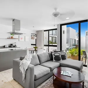 downtown-playa-condo.quintano-roohotels.com/